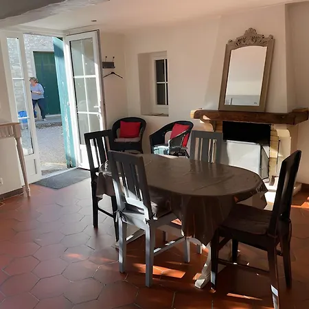 Les Logis De La Vaucouleurs Rosay (Yvelines)